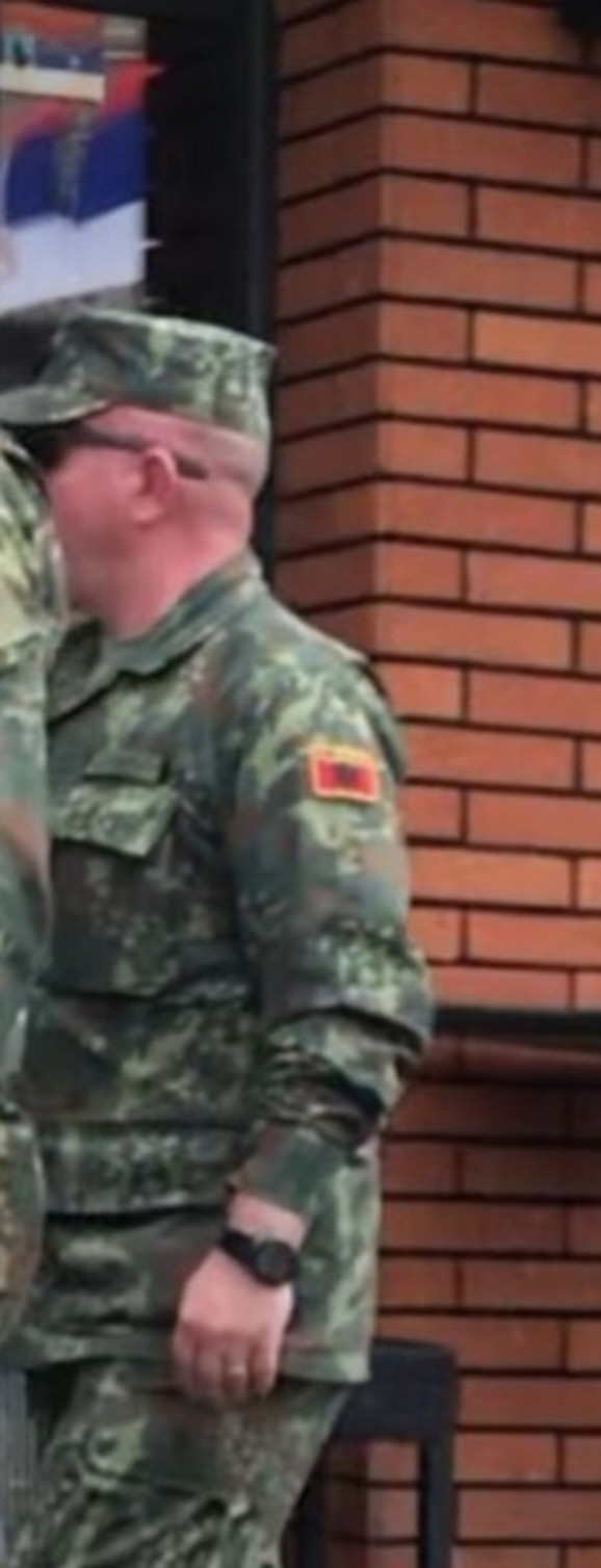 Albanski vojnik u Kosovskoj Mitrovici