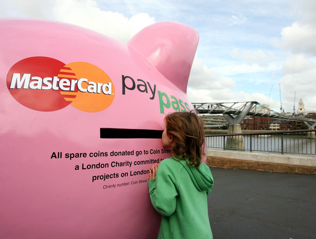 Reklama systemu płatności bezgotówkowych PayPass marki MasterCard