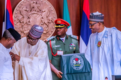 Buhari inaugurates 2020 Armed Forces Emblem Appeal with N10m donation. [Twitter/@BashirAhmaad]