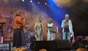 Žaklina  Bajramović i Maizie Williams