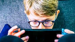 Telefon po lekcjach – problem wychowawczy czy nowa norma?