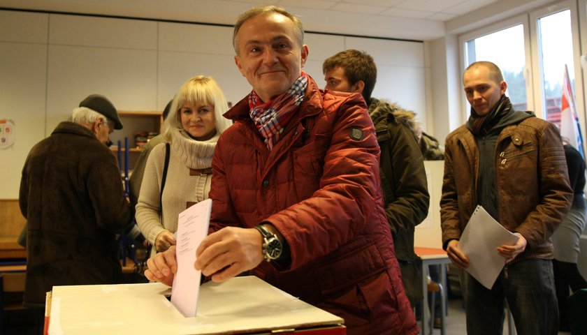 Prezydent Gdyni Wojciech Szczurek w I turze wyborów zdeklasował rywali