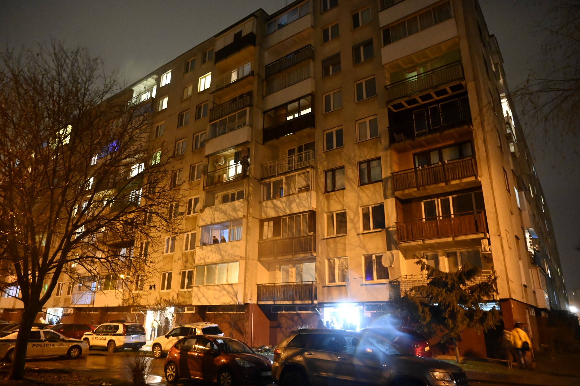 V Michalovciach našli policajti v byte štyri mŕtve osoby.