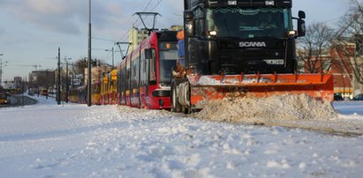 Zasypało łódzkie. A2 nieprzejezdna. Paraliż w Łodzi