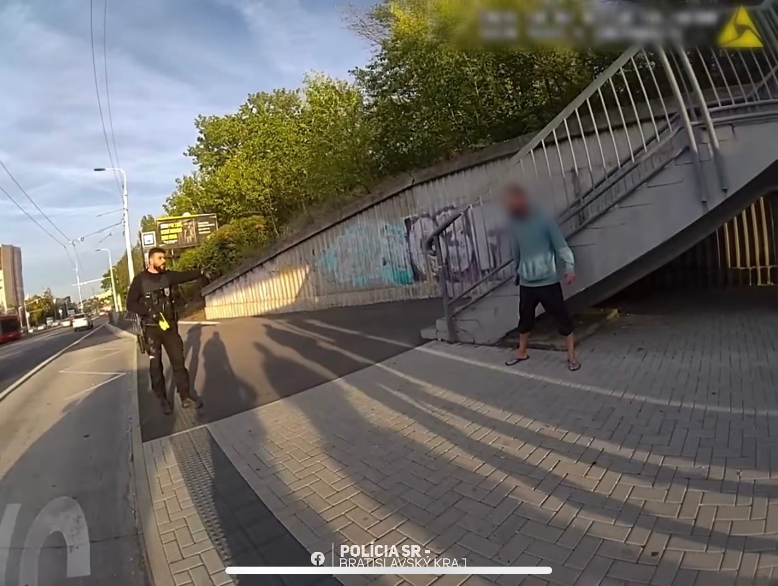 Muža, ktorý sa v Bratislave vyhrážal nožom študentom, vzali do väzby.