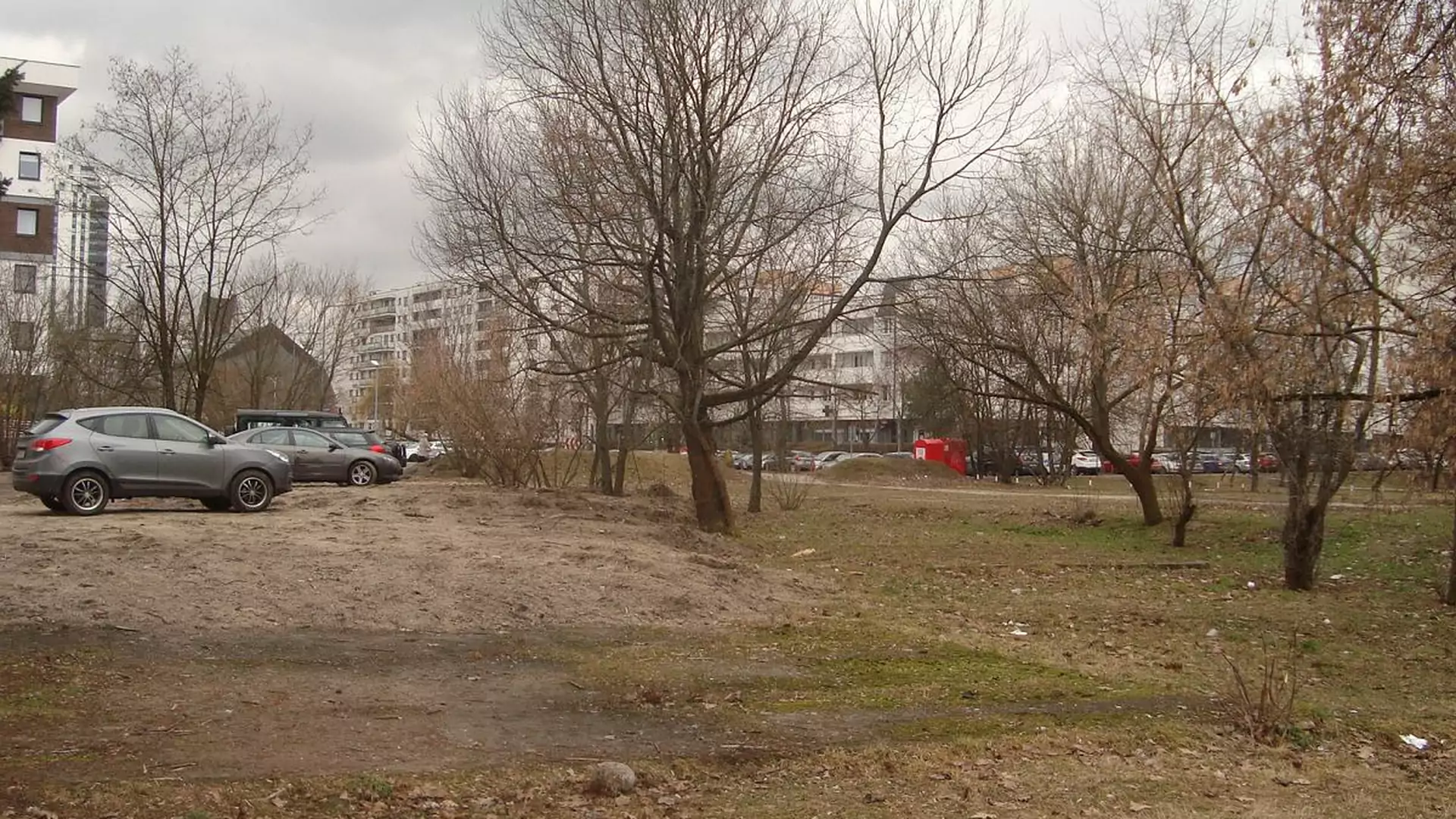 Władze Warszawy sprzedają grunty za miliony. Proces wzbudza kontrowersje