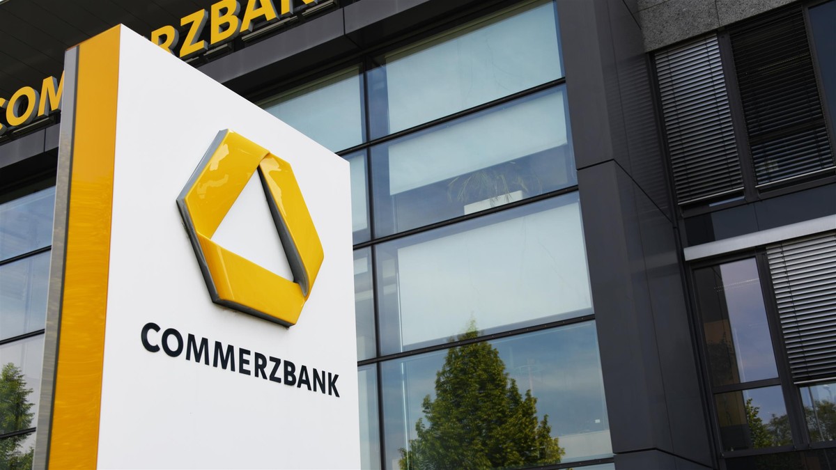 mBank Sahibi Minlərlə İşçini ixtisar Edəcək