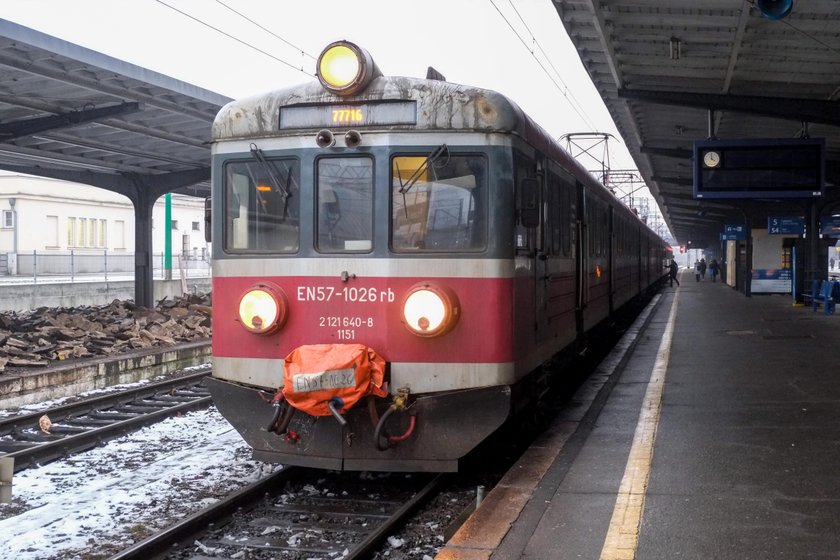 Przebudowa trasy kolejowej Poznań – Warszawa. Będzie komunikacja zastępcza.