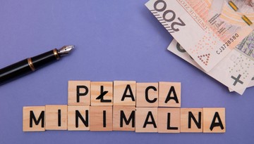 Najniższa krajowa w 2026 r. Ile pracownik dostanie „na rękę” – wyliczenia i stawki