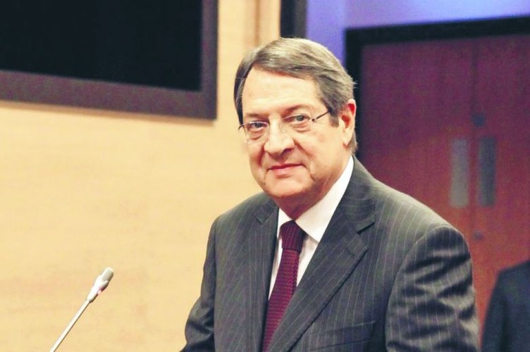 „Jakikolwiek nowy pakiet sankcji przeciw Rosji – a mam nadzieję do niego nie dojdzie – musi brać pod uwagę konkretne okoliczności, straty i konsekwencje dla danego kraju. Każdy kraj powinien mieć prawo wyboru, jakie środki zastosować.”