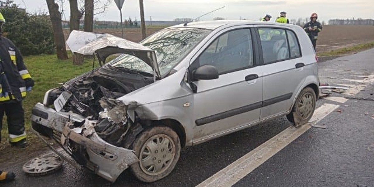 Wypadek pod Łęczycą i Sieradzem. Pogotowie zabrało ranne dzieci do szpitala w Łodzi