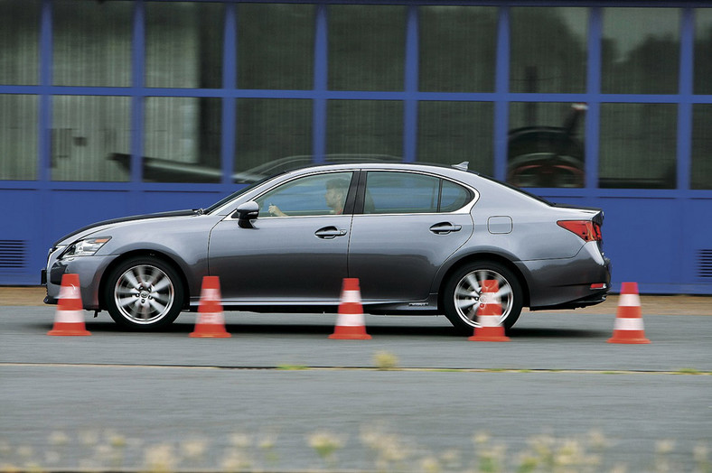 Infiniti M35h kontra BMW ActiveHybrid 5 i Lexus GS 450h: BMW osaczone przez rywali z Japonii