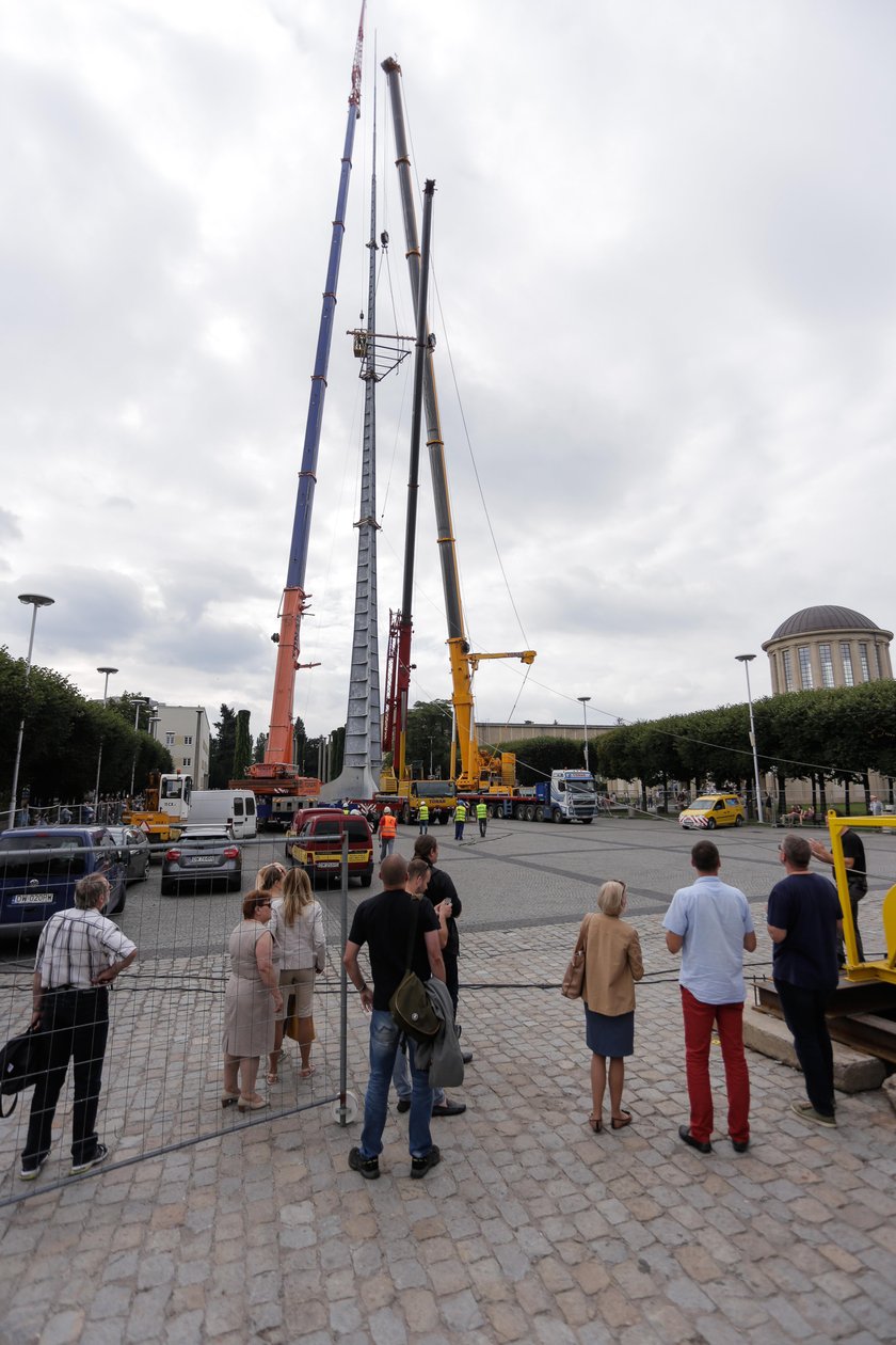 Organizacja położenia iglicy pozostawiała wiele do życzenia