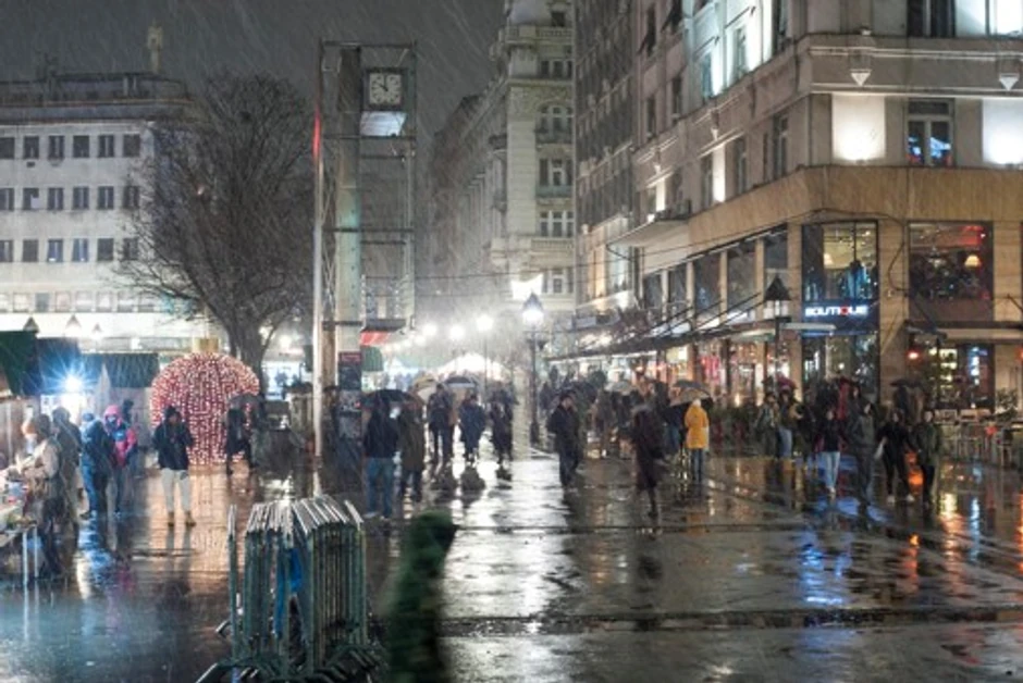 Sneg se u centru ipak ne zadržava