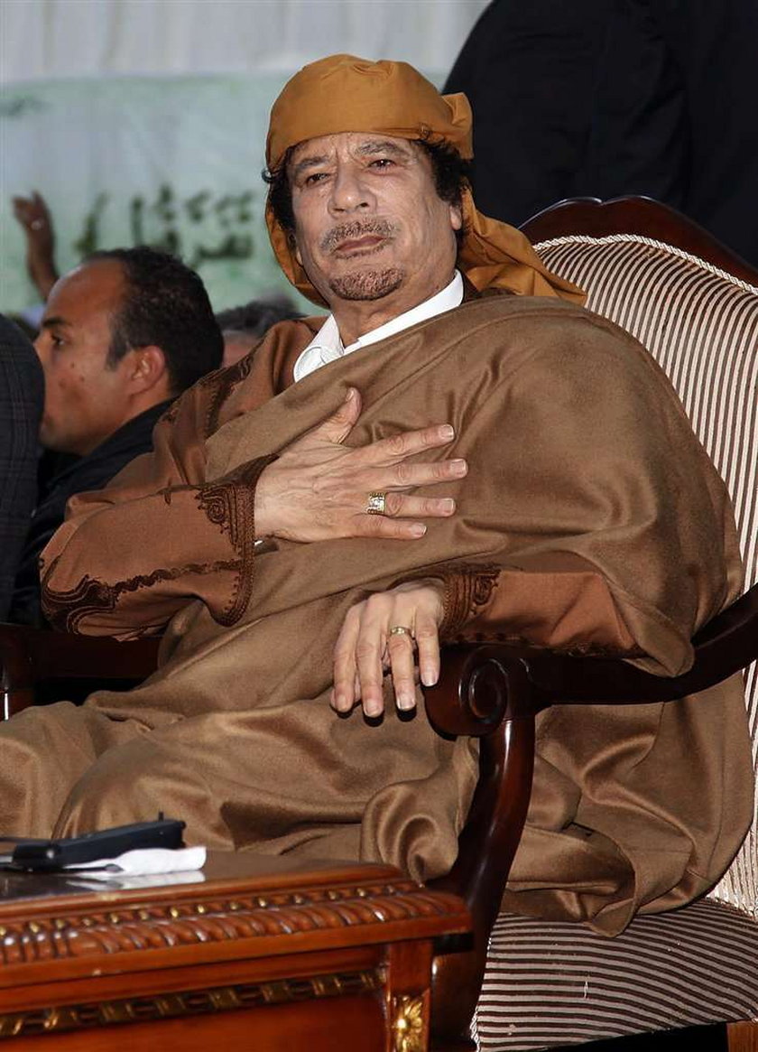 Kadafi popełni samobójstwo jak Hitler