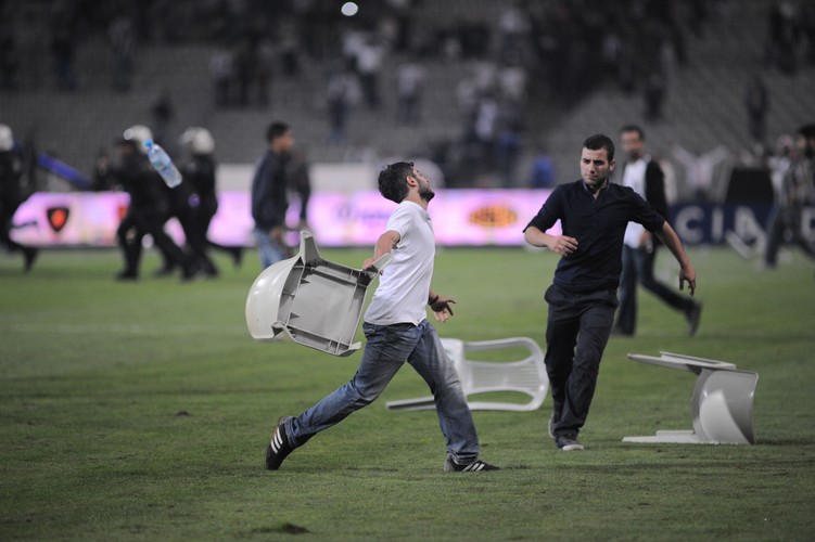 Awantura w Stambule. Krzesła latały po boisku