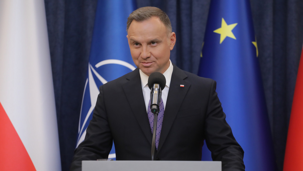 Duda tłumaczył się z lex Tusk. Nagle wskazał na rozmowę w Onecie