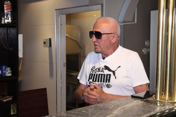 "POKRIVAO SAM PEVAČICE DOK SU VARALE MUŽEVE" Pevač otkrio šok detalje o koleginicama: "Dovodile su švalere na moje oči"