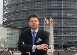 Europoseł od o. Rydzyka znów zdradził PiS. Wystąpił z delegacji