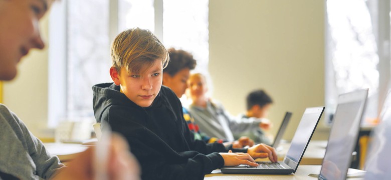 Zażarta walka o laptopy dla uczniów