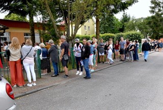 Tłumy w lokalach wyborczych nad morzem. Komisje zwróciły się o dodatkowe karty do głosowania