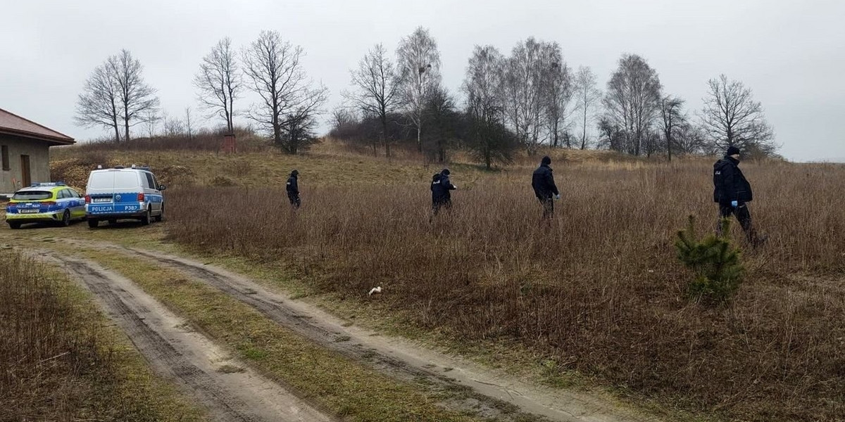 Policja szukała rannego mężczyzny po lasach i polach. Znaleziono go w Białej.