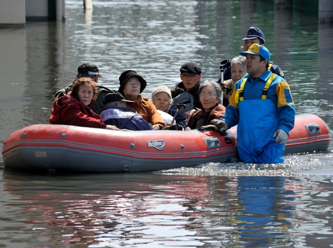 Ewakuacja w mieście Ishinomaki w prefekturze Miyagi