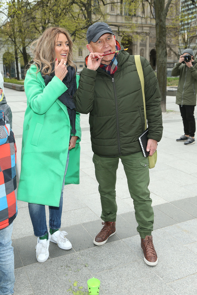 Karolina Szostak i Andrzej Pągowski - akcja charytatywna "Wypisz, wymaluj"