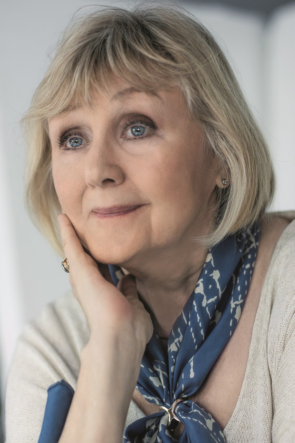 Halász Judit őszintén megnyílt a Vígszínházban töltött éveiről is - Smink: Titkos Bernadett Haj: Radván Simon Kötött pulóver MASSIMO DUTTI Sál saját