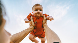 Jak sprawdzić, czy niemowlę odpowiednio przybiera na masie ciała?