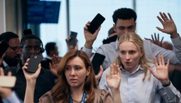 Serialowy thriller o napadzie stulecia. Wszystkie odcinki jednocześnie