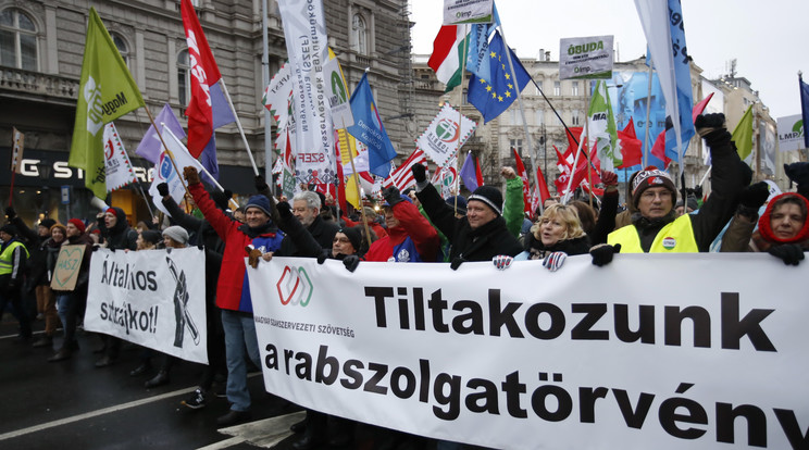 A szakszervezetek öt 
napot adtak a kormánynak, hogy leüljenek 
velük tárgyalni / Foto: Fuszek Gábor