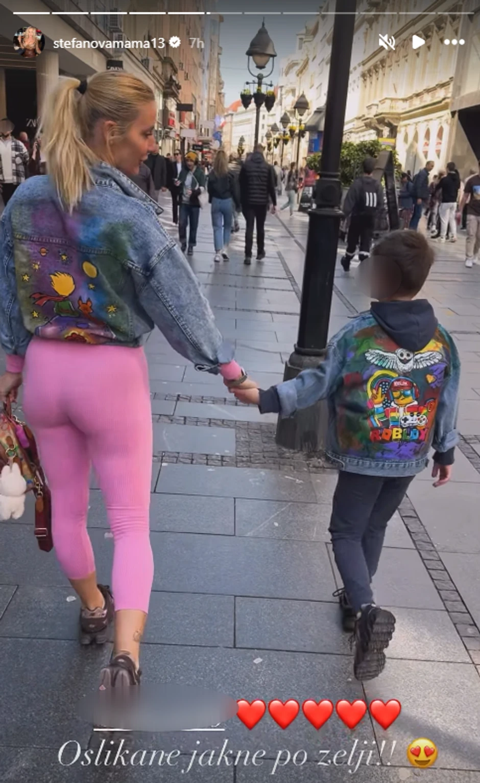 Milica Dabović sa sinom u Knez Mihajlovoj