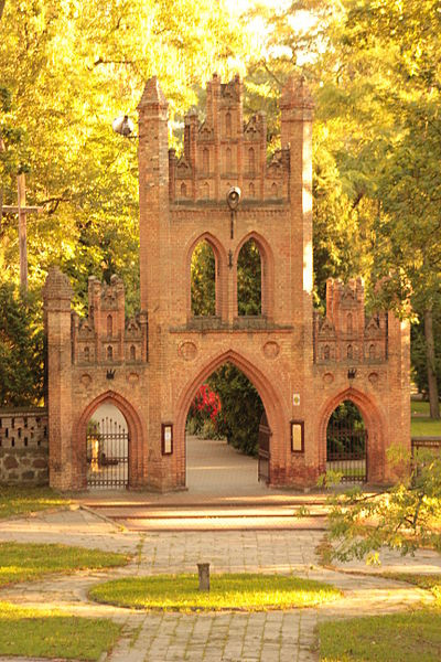 Atrakcje Ciechanowa: Kościół poklasztorny i brama - dzwonnica