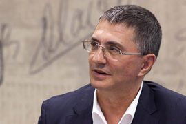 Slavni kardiolog tvrdi da se NAJSTRAŠNIJI OTROV krije u OVOM TIPU HRANE koju mnogi jedu svaki dan: "Spremajte sve sami ili ZAGREVAJTE namirnice 10  minuta, inače rizikujete"