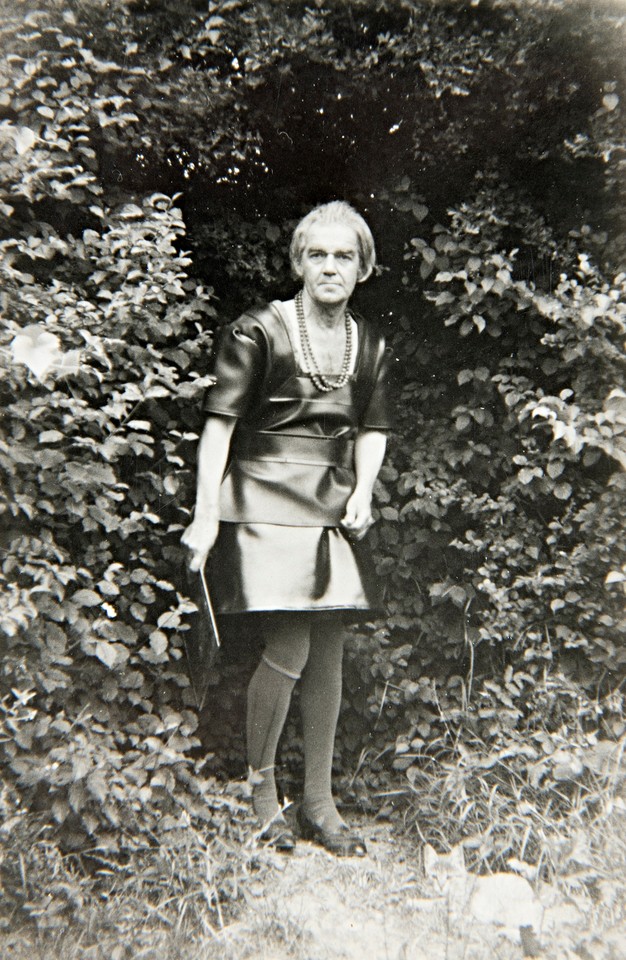 Instytut Fotografii Fort - "Jesteś w trybie incognito. Cross-dressing i domowe sesje fotograficzne" (Marcel Bascoulard, Casa Susanna, Bella Ćwir, Marian Henel, Michel Journiac, Zbigniew Libera, Tomasz Machciński, Pierre Molinier, Fetishist, Filipka Rutkowska, Tomek Trzeciak i inni). Na zdjęciu: Marcel Bascoulard - "Pose 5" (1971)