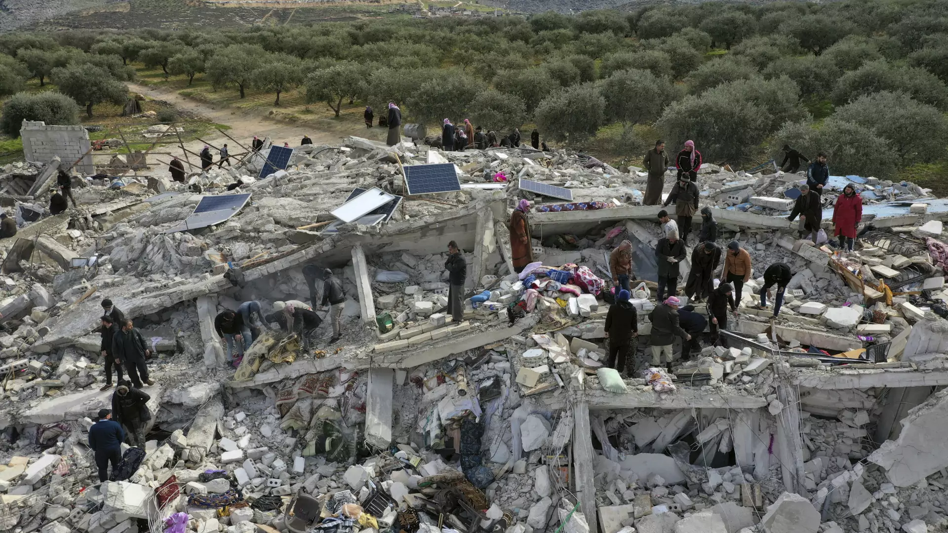 Tysiące ofiar trzęsienia ziemi w Turcji i Syrii. "Miasto wygląda jak strefa wojny"