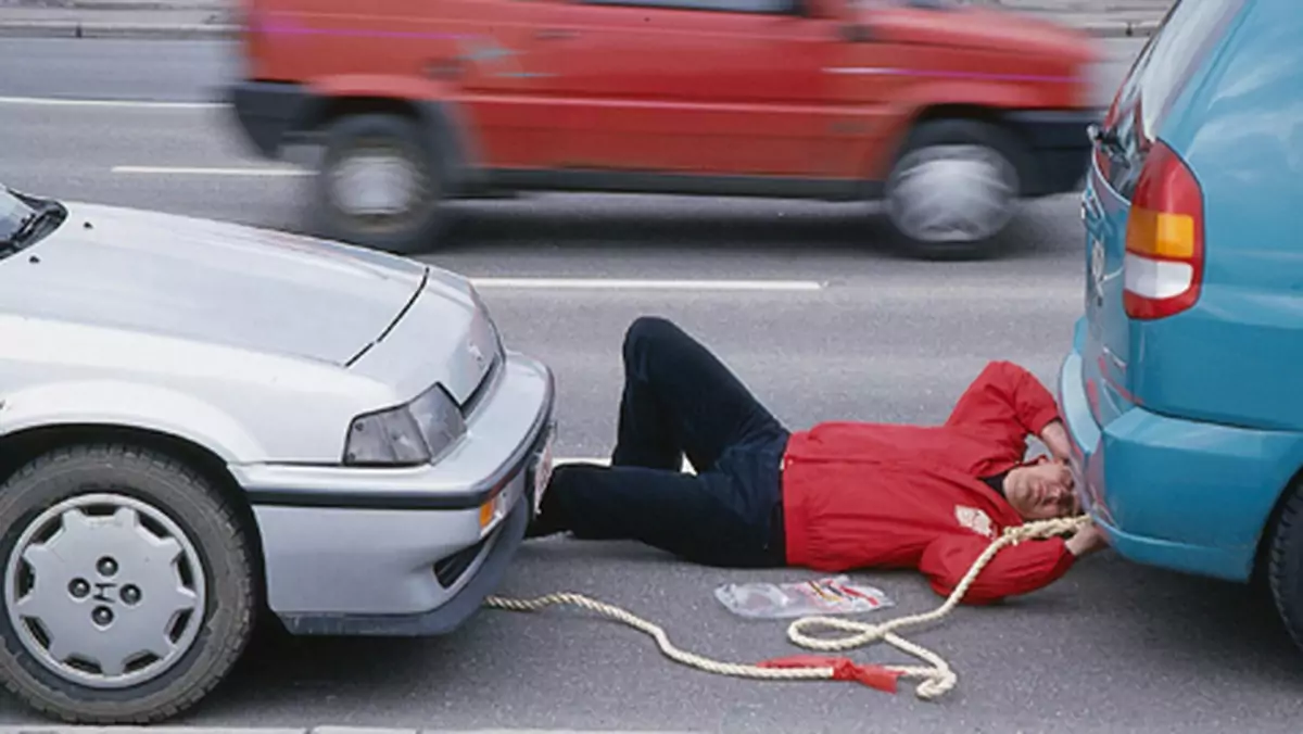 Jak holować auto? Czyli jazda na cudzym silniku