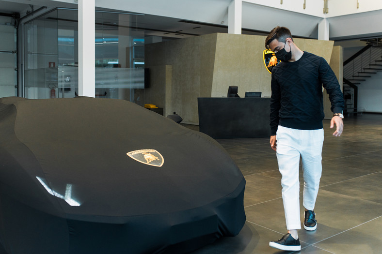 Paulo Dybala i jego nowy Aventador S