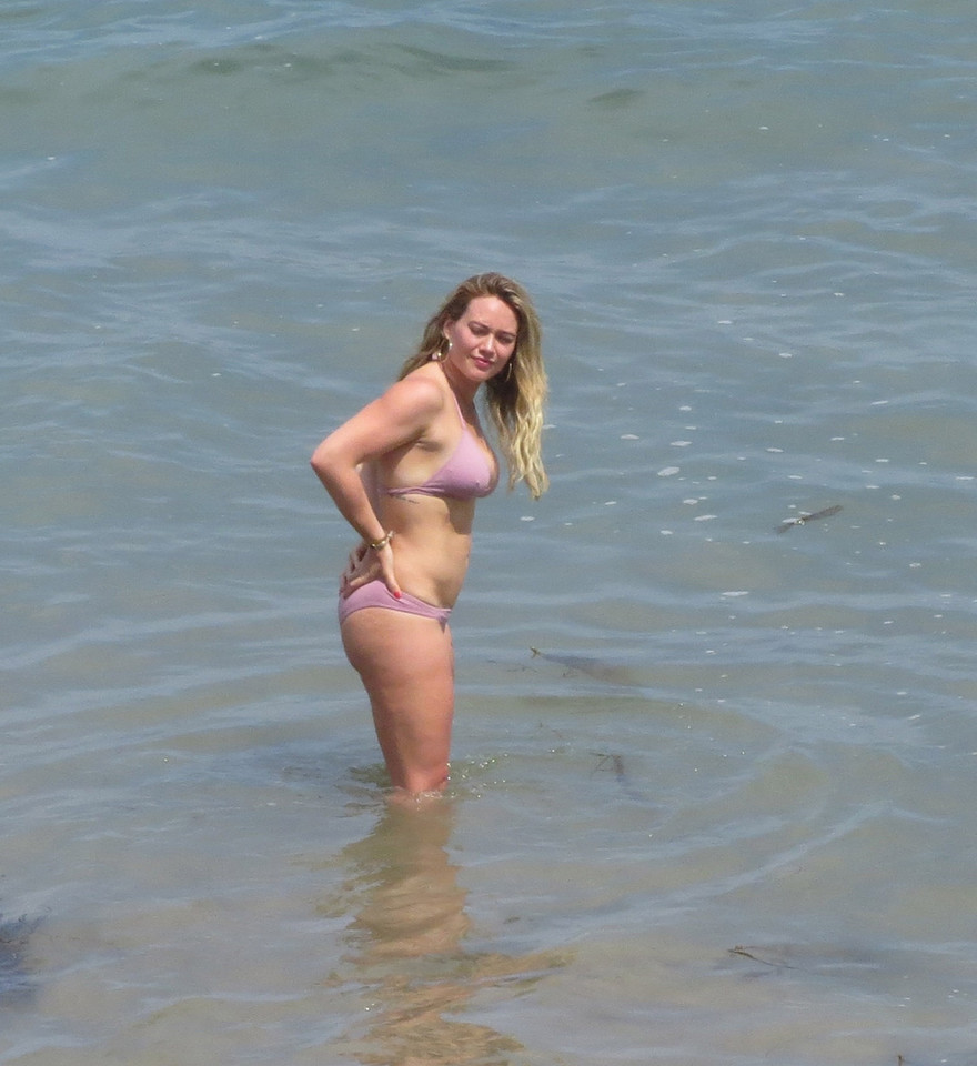 Hilary Duff w bikini