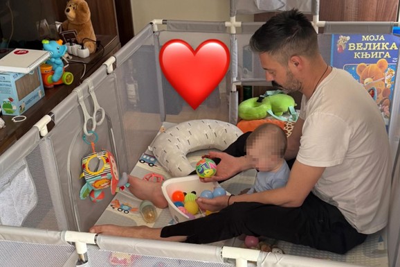 SOBA PREPUNA IKONA I VERSKIH KNJIGA Milan Vasić pokazao unutrašnjost stana: Za malog Despota poseban kutak, ovo je san svakog deteta