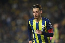 Mesut Oezil zawieszony na czas nieokreślony przez Fenerbahce