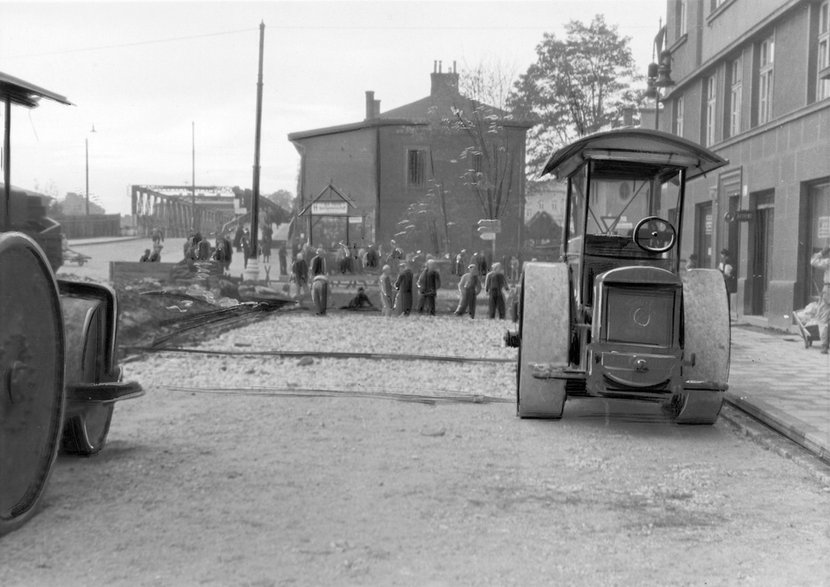 Roboty drogowe w Alei Krasińskiego w Krakowie, 1941 rok.