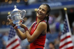 "Nowa królowa tenisa". Anglia oszalała po zwycięstwie Raducanu