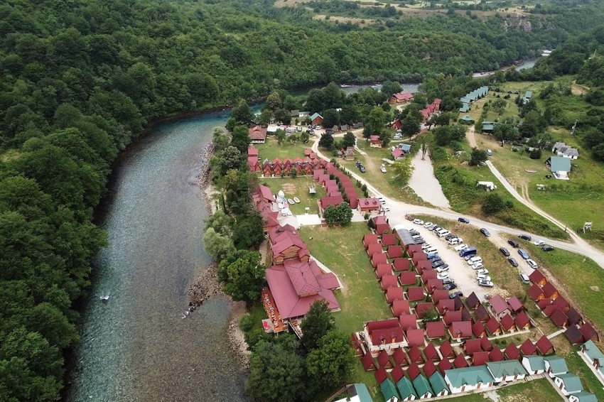 rafting-Tara kamp-Srpska-info-foto-M-Jakovljevic-ringier-5-scaled