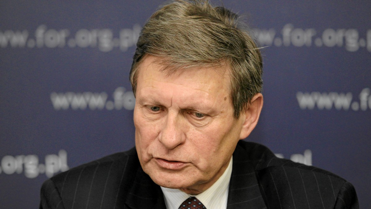 Były minister finansów Leszek Balcerowicz skrytykował rząd Donalda Tuska nie tylko za plany reformy OFE, ale także za sposób prezentacji tych planów i sposób dyskusji z ludźmi, którzy się z nimi nie zgadzają. - Chodzi o bardzo ważną wartość. O poziom intelektualny i moralny debaty publicznej. Będziemy odnosić się do rządowych sposobów demonstracji planów. Nazwałbym to "białą księgą czarnej propagandy" rządu Tuska - zapowiedział Balcerowicz na konferencji prasowej w Katowicach.