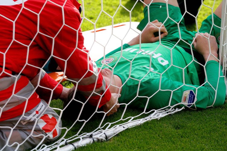 Wstrząs mózgu i stłuczone biodro. Tytoń pozostaje w szpitalu