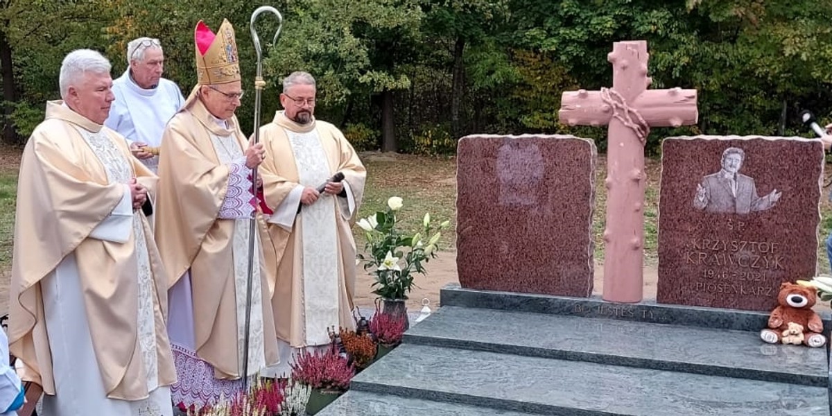 Poświęcenie nagrobka Krzysztofa Krawczyka.