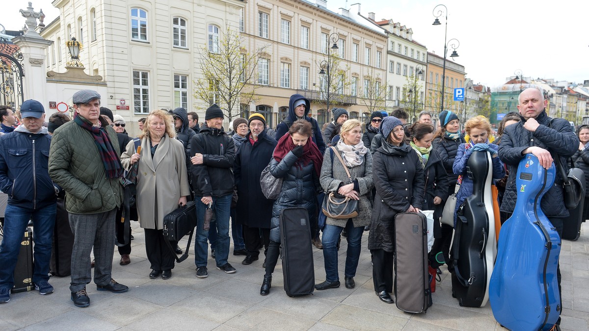 Wicepremier i minister kultury Piotr Gliński w liście do marszałka województwa mazowieckiego Adama Struzika zaapelował o wstrzymanie zwolnień w Warszawskiej Operze Kameralnej. Pismo odczytano podczas wczorajszej demonstracji pracowników Opery.