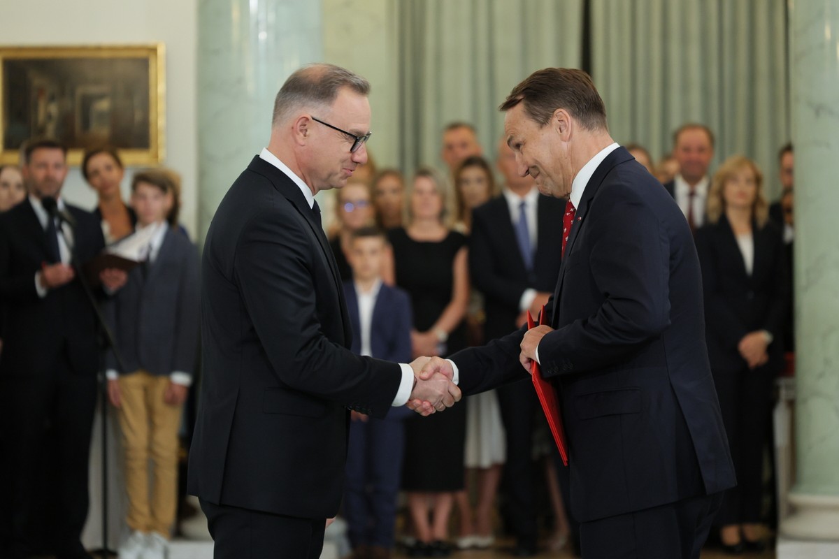 Rekonstrukcja rządu. Andrzej Duda odniósł się do Donalda Tuska. "Wie to znakomicie"
